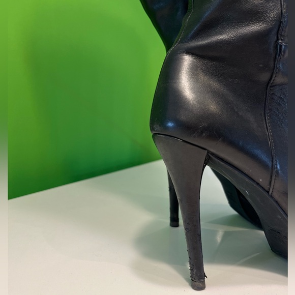 Stuart Weitzman stunning leather boots - note damage to heels - Picture 2 of 6